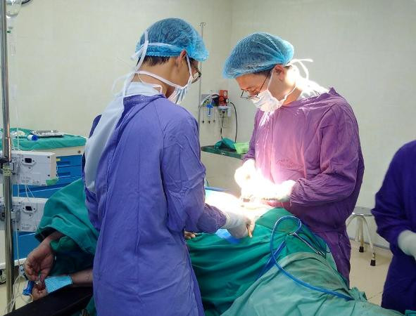 Cơ quan Công an xác định nhóm đối tượng bắn trúng bụng cô gái trẻ ảnh 2