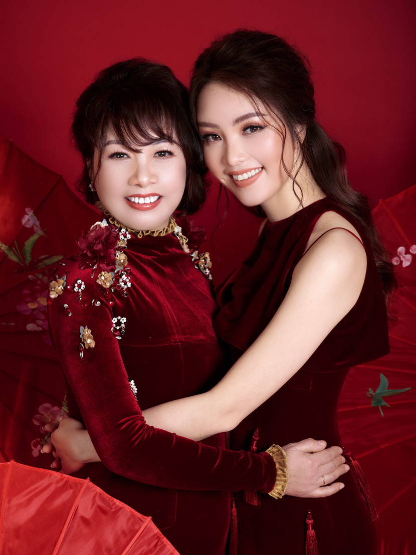 Á hậu Thụy Vân tiết lộ mẹ có thể một mình nấu 20 mâm cỗ ảnh 1