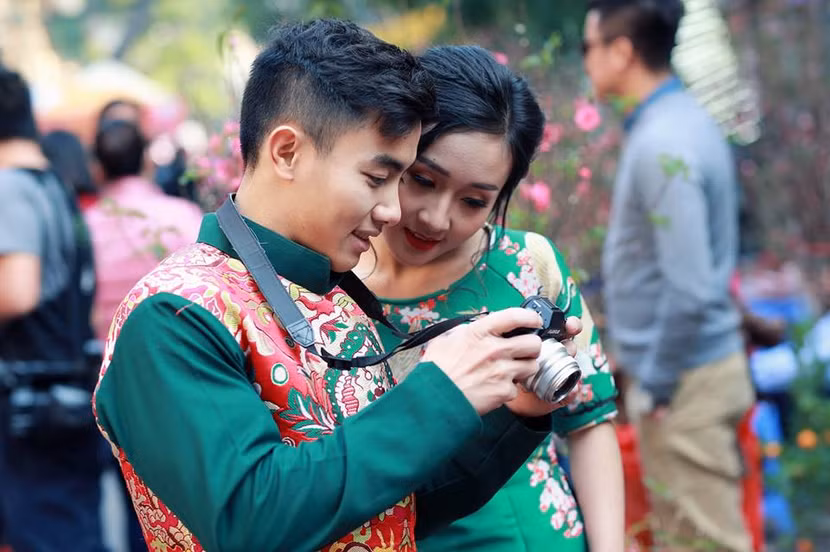 Hotboy thể dục Phạm Phước Hưng du xuân cùng bạn gái xinh đẹp ảnh 8