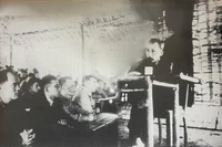 Nâng cao đạo đức cách mạng của những người "chỉ biết còn Đảng thì còn mình" trong tình hình mới 