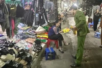 'Giặc lửa' rình rập chợ dân sinh, Cảnh sát phòng cháy vào cuộc từng sạp hàng