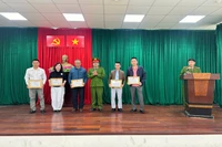 Tuyên dương điển hình tiên tiến và trao giải cuộc thi tìm hiểu pháp luật về phòng cháy, chữa cháy