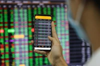 Áp lực bán diện rộng, VN-Index lùi xuống dưới 1.700 điểm