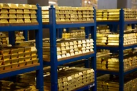 Giá vàng đảo chiều, vàng SJC vượt 180 triệu đồng/lượng