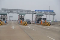 Thu phí trên cao tốc Diễn Châu- Bãi Vọt vì sao liên tiếp gặp lỗi không nhấc barie?