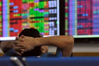 Cổ phiếu “họ” Vin tiếp tục nằm sàn, VN-Index mất mốc 1.700 điểm