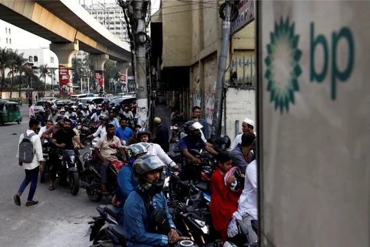 Khủng hoảng năng lượng trầm trọng, Bangladesh đóng cửa trường đại học cho sinh viên nghỉ lễ sớm