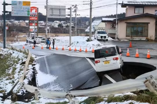 Động đất 7,5 độ ngoài khơi Nhật Bản, cảnh báo sóng thần, hơn 128.000 người sơ tán khẩn