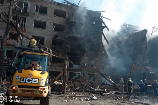 Nga tấn công quy mô lớn vào Ukraine, đáp trả cáo buộc tập kích dân sự
