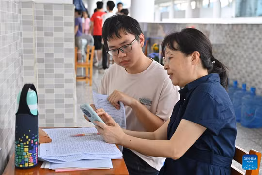 Trung Quốc cảnh báo tình trạng 'AI dự đoán đề thi đại học'