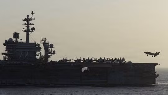 Tổng thống Donald Trump ví việc Mỹ bắt giữ tàu Iran 'giống cướp biển'