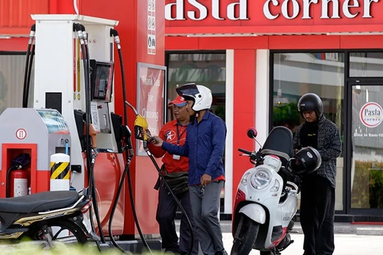 Campuchia giảm thuế xăng dầu về 0% để ổn định giá bán lẻ