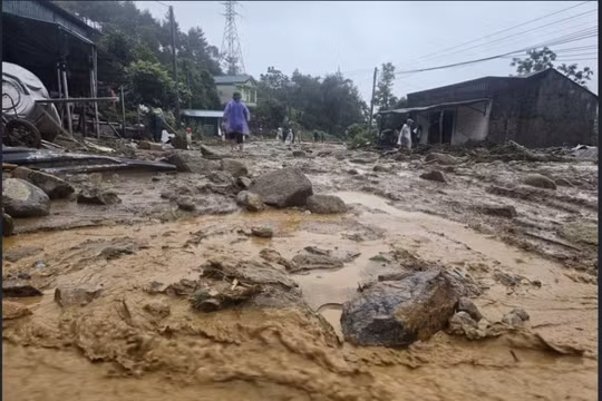 Mường Than tan hoang sau lũ quét, sạt lở đất