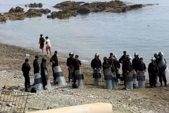 Morocco siết biên giới Ceuta sau tin giả kích động làn sóng vượt biên mới