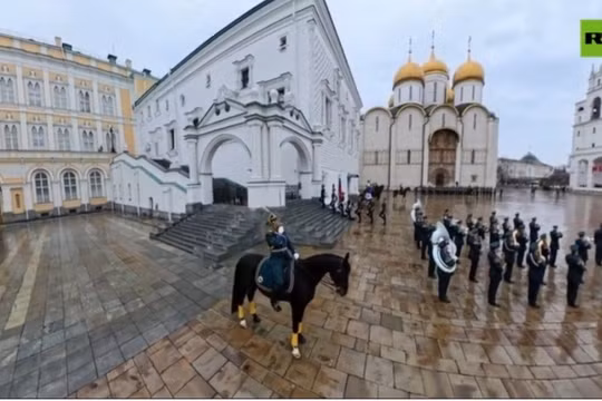 Xem màn trình diễn cưỡi ngựa của đội cận vệ tinh nhuệ Điện Kremlin