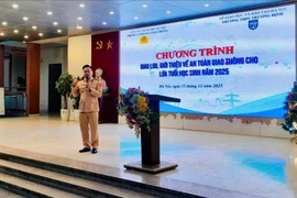 Công an phường Hoàng Mai “gieo mầm” văn hóa giao thông cho học sinh 