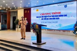 Công an phường Hoàng Mai “gieo mầm” văn hóa giao thông cho học sinh 
