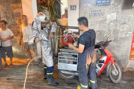  Xe máy chữa cháy kịp thời xử lý vụ cháy nhà dân trong ngõ sâu