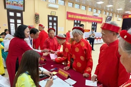 Hà Nội: Cử tri hào hứng đi bầu cử từ sớm, cử tri cao tuổi nhất 110 tuổi