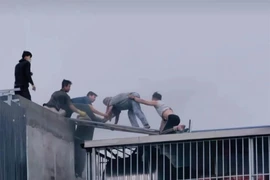 Toàn cảnh cuộc giải cứu 7 người trong 'biển lửa' ở phường Lĩnh Nam 