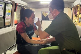 Thoát “cửa tử”, người bị nạn nghẹn ngào trong sự chăm sóc của chiến sỹ công an