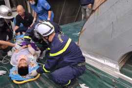 Cháu bé rơi từ tầng cao chung cư ở Hà Đông