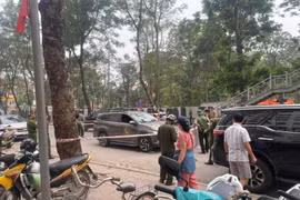 Điều tra vụ khách tấn công tài xế tại đường Linh Đàm