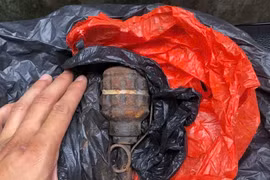 Dọn dẹp đồ đạc phát hiện lựu đạn