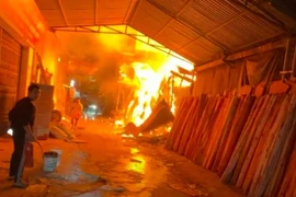 Vụ cháy xưởng gỗ ở xã Tây Phương: 2 xưởng từng bị đình chỉ