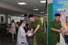 Lan toả yêu thương từ những suất cơm 0 đồng