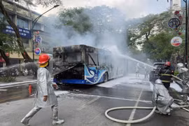 Từ vụ cháy xe buýt tại phố Lý Thường Kiệt: Hà Nội siết chặt phòng cháy trên xe buýt và đường sắt đô thị 