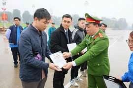 Ba Đình: Ấm áp nghĩa tình trong ngày đón quân nhân xuất ngũ, tiễn thanh niên lên đường nhập ngũ 