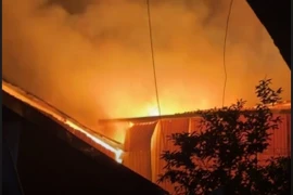 Dập nhanh đám cháy nhà dân ở xã Tây Phương trong đêm