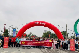 Công an phường Bồ Đề cùng nhân dân lan tỏa tinh thần Ngày chạy Olympic