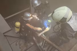 Công an Hà Nội: 2 phút tiếp cận hiện trường, cứu cụ bà mắc kẹt trong vụ cháy nhà dân