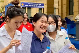Thí sinh hoàn thành môn thi tự chọn, kết thúc kỳ thi tốt nghiệp THPT 2026 