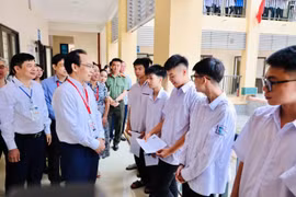 Bộ trưởng GD-ĐT: Giám thị vừa tạo tâm lý thoải mái cho thí sinh, vừa thực hiện nghiêm quy định