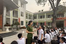 Cảnh báo tình trạng học sinh hút thuốc lá dưới góc nhìn tâm lý