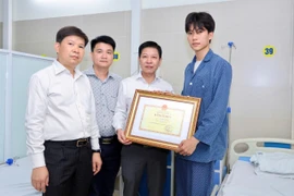 Bộ GD-ĐT tặng Bằng khen cho Nguyễn Lê Tú vì hành động dũng cảm lao vào đám cháy cứu người