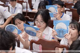 Đánh thức niềm đam mê thiên văn học của học sinh THPT