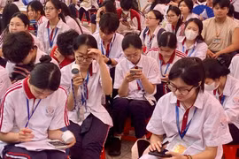 Học sinh lớp 12 đang đối mặt với áp lực thi cử và lựa chọn nghề nghiệp