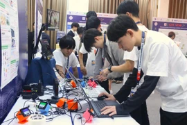 36 đội tuyển từ 4 quốc gia tham dự cuộc thi lập trình quốc tế NAPROCK