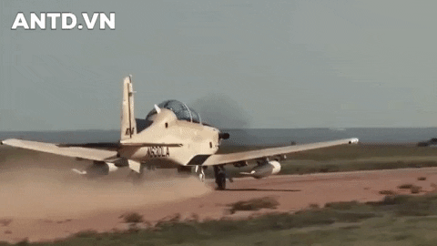 AT-6B Wolverine có thể hạ cánh ngay trên đường đất