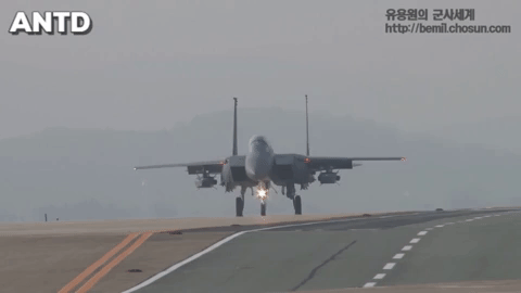 F-15 cụt cánh vẫn lết về căn cứ an toàn, kỳ tích vừa lặp lại lần thứ 2