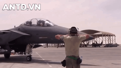 F-15 cụt cánh vẫn lết về căn cứ an toàn, kỳ tích vừa lặp lại lần thứ 2