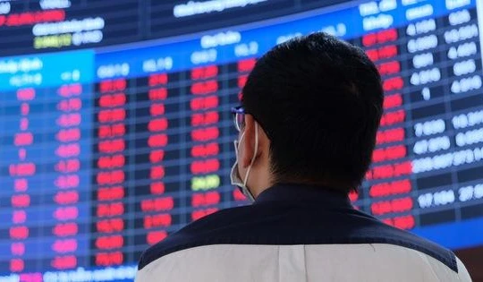 Áp lực bán trên diện rộng, VN-Index giảm hơn 40 điểm