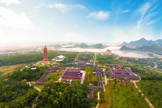 Đề nghị cân nhắc kỹ lưỡng mô hình đầu tư sân bay Ninh Bình