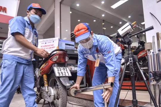 Kiểm soát khí thải xe máy tại Hà Nội và TP.HCM từ 1-7-2027