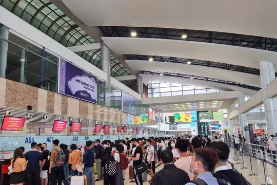 Yêu cầu đánh giá việc tăng phụ thu nhiên liệu vé máy bay tác động đến CPI