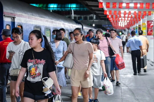 Đường sắt thu hơn 10.700 tỷ đồng trong năm 2025 dù mưa bão liên miên